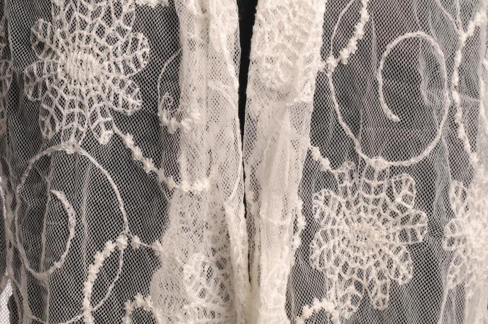 Liss Kiss White Vintage Lace With Flowers - Scarf