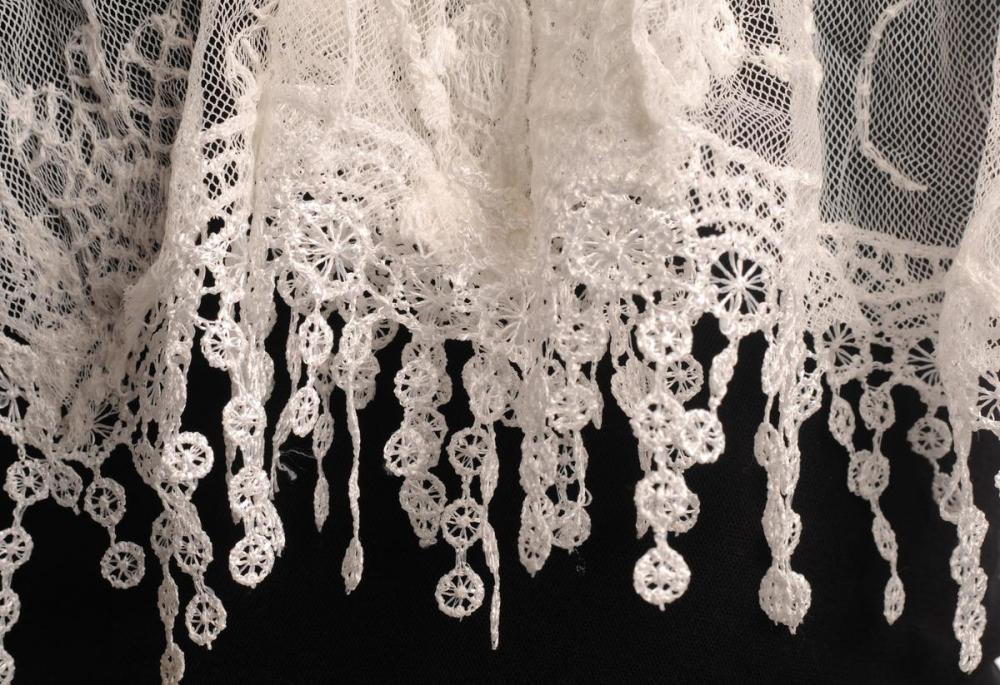 Liss Kiss White Vintage Lace With Flowers - Scarf