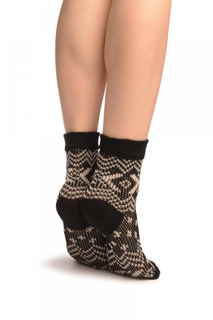Liss Kiss Nordic Style On Black Cashmere Ankle High Socks - Socks