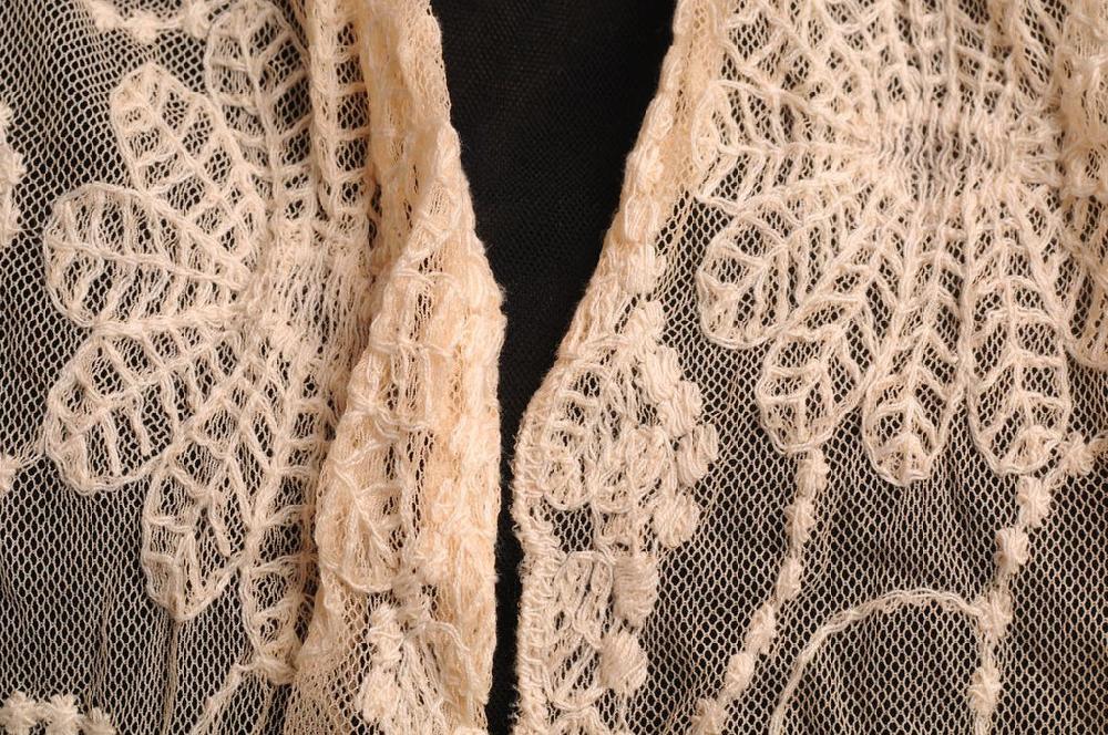 Liss Kiss Peach Cream Vintage Lace With Flowers - Scarf