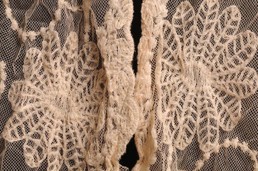 Liss Kiss Peach Cream Vintage Lace With Flowers - Scarf