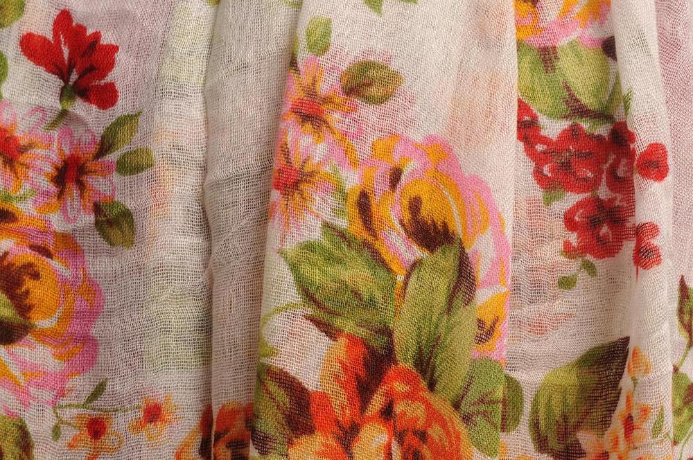 Liss Kiss Pink & Orange Roses On White With Tassels - Scarf