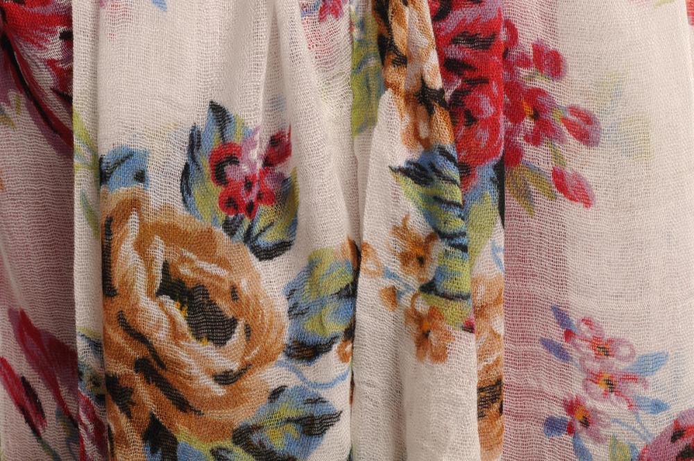 Liss Kiss Red Beige & Purple Roses On White With Tassels - Scarf