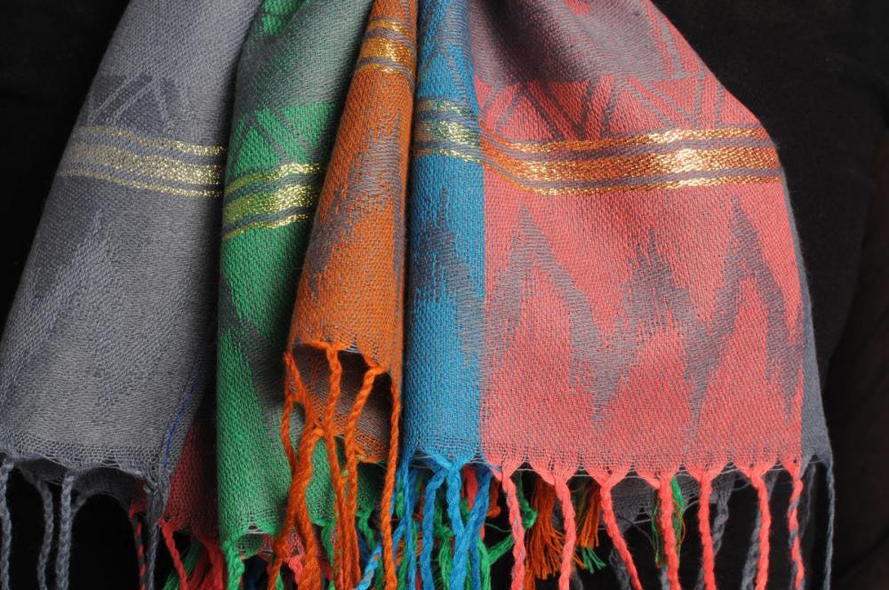 Liss Kiss Reversed Roses On Grey Pashmina With Tassels - Scarf