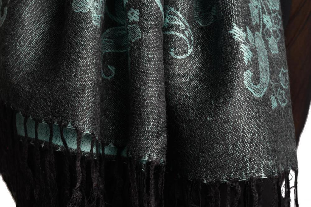 Liss Kiss Roses Frame On Caledon Green Pashmina With Tassels - Scarf