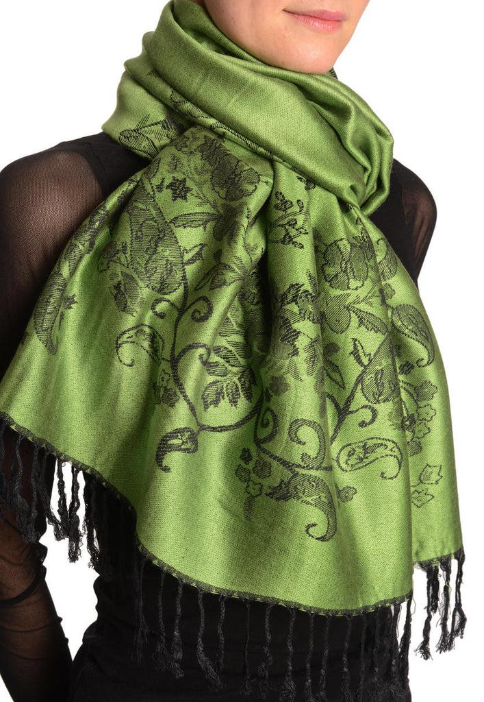 Liss Kiss Roses Frame On Kelly Green Pashmina With Tassels - Scarf