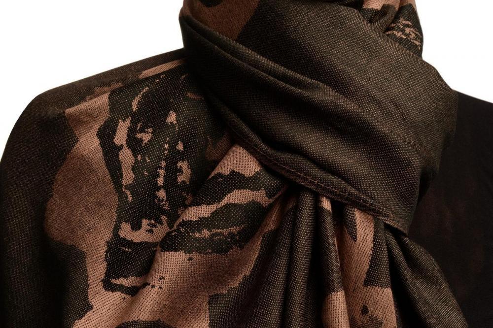 Liss Kiss Roses On Black Pashmina Feel With Tassels - Scarf