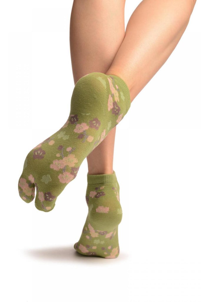 Liss Kiss Sakura Flowers On Green Japanese Ankle High Socks - Socks