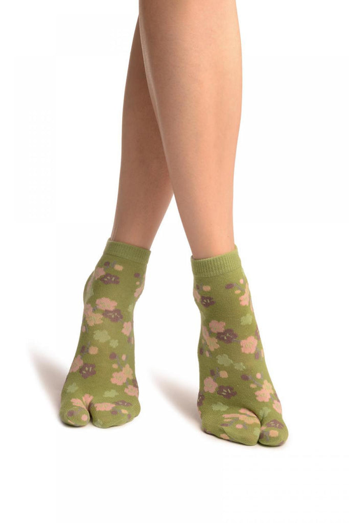 liss kiss Sakura Flowers On Green Japanese Ankle High Socks - Socks