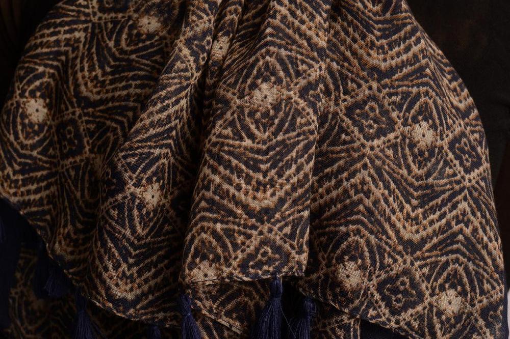Liss Kiss Small Geometrical Print On Dark Blue Scarf With Tassels - Scarf