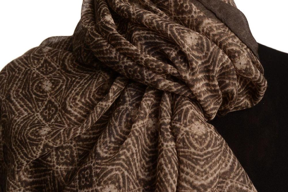 Liss Kiss Small Geometrical Print On Grey Scarf With Tassels - Scarf