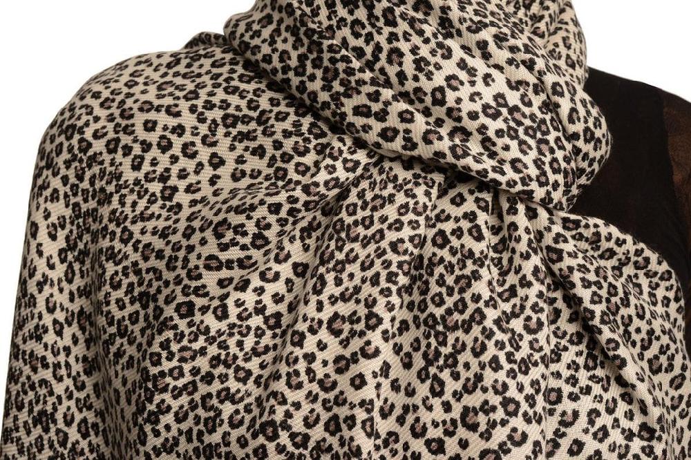 Liss Kiss Small Leopard On White Pashmina Feel With Tassels - Scarf