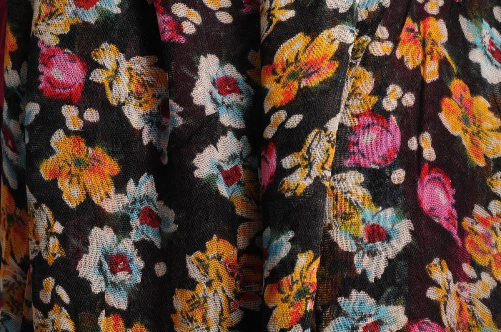 Liss Kiss Small Spring Flowers With Tassels On Black - Scarf