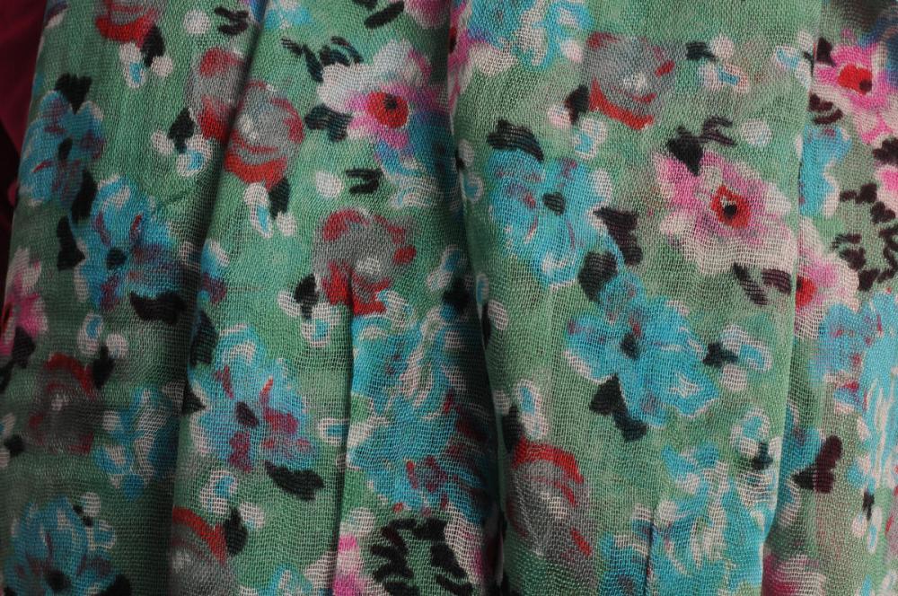 Liss Kiss Small Spring Flowers With Tassels On Moss Green - Scarf