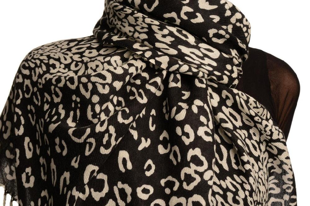 Liss Kiss White Diagonal Leopard On Black Pashmina Feel With Tassels - Scarf