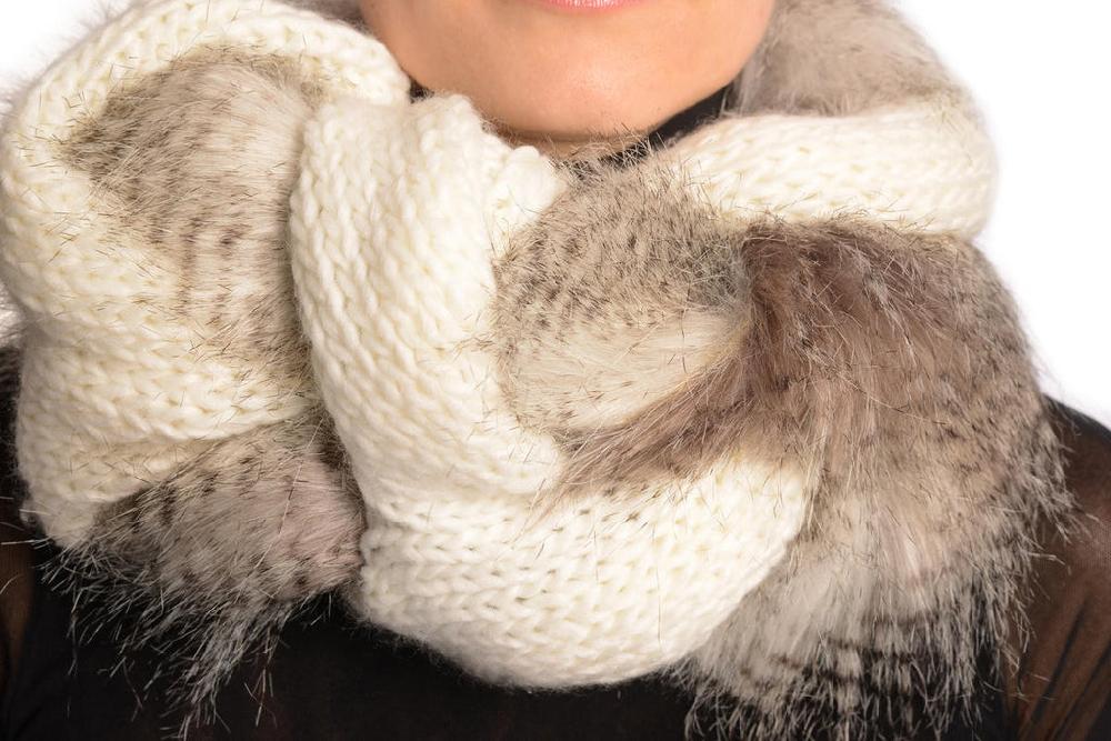 Liss Kiss White Knitted Plait Style Snood With Faux Fur - Snood
