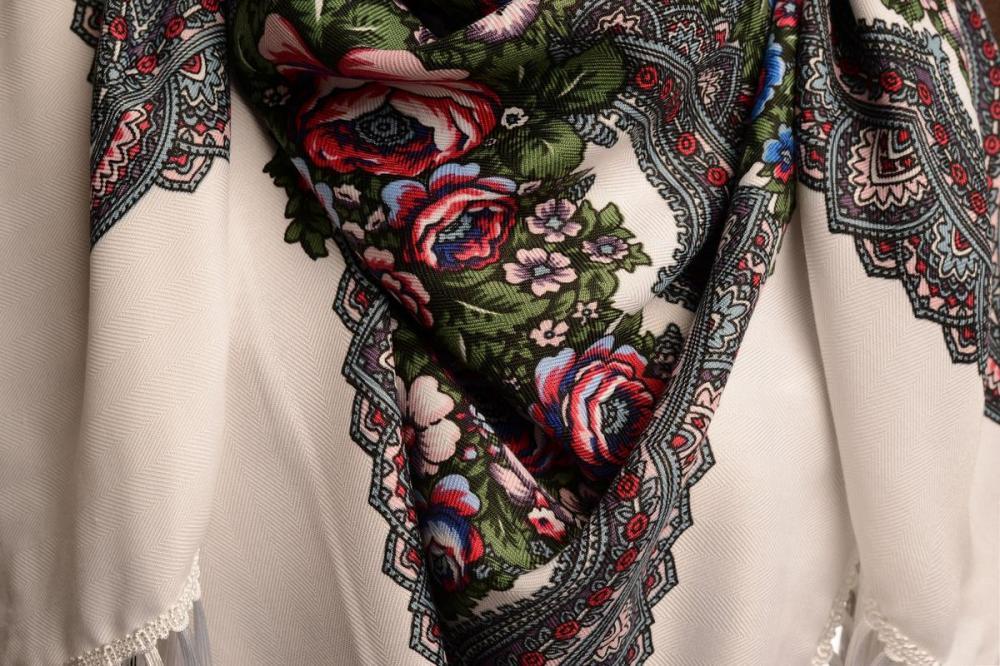 Liss Kiss White "Plyaski" Slavonic Russian Folk Style Shawl - Scarf