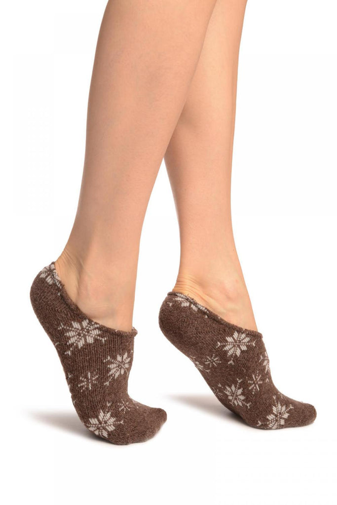 liss kiss White Snowflakes On Brown Angora Footies Socks - Footsies Socks