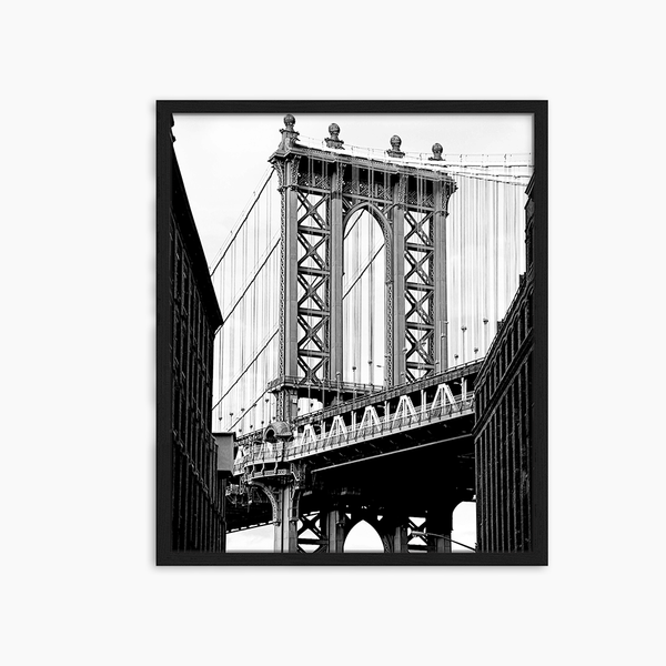 liv corday Manhattan Bridge in B&W