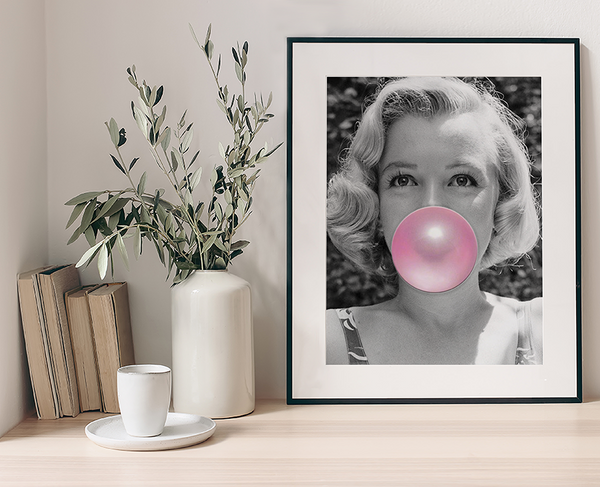 Liv Corday Marilyn Chewing Gum