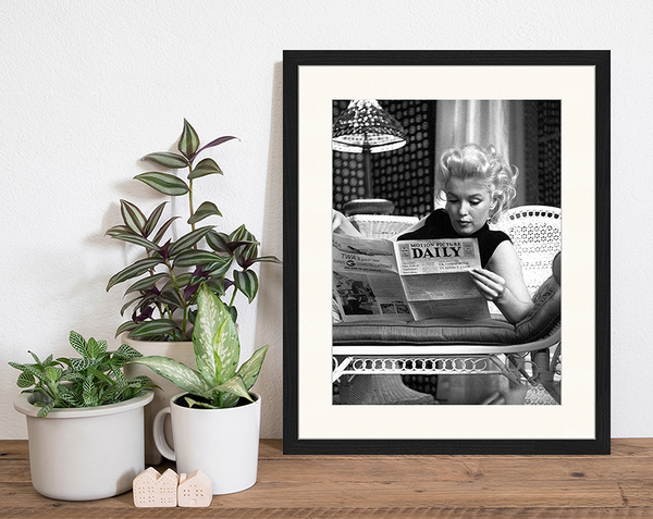 Liv Corday Marilyn Monroe Reading The News