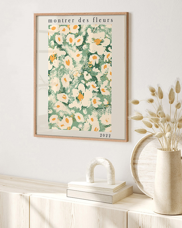 Liv Corday Montrer Des Fleurs