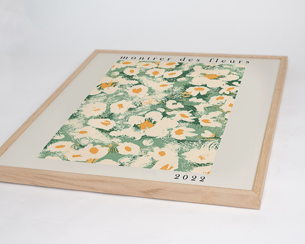 Liv Corday Montrer Des Fleurs