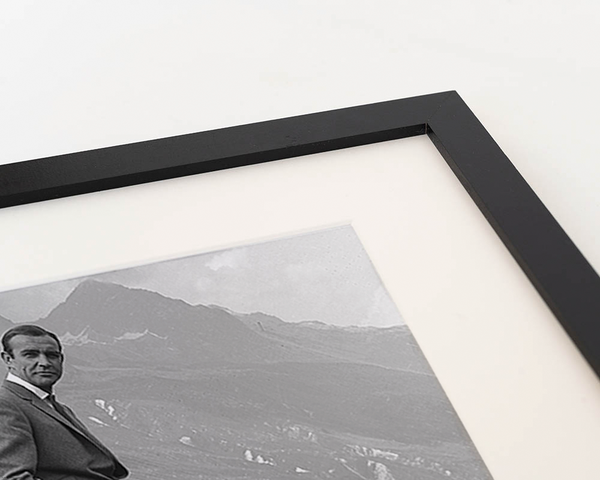 Liv Corday Sean Connery On The Set Of Goldfinger