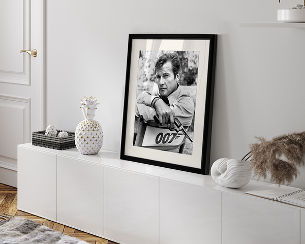 Liv Corday Sir Roger Moore Is 007