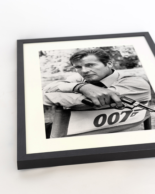 Liv Corday Sir Roger Moore Is 007