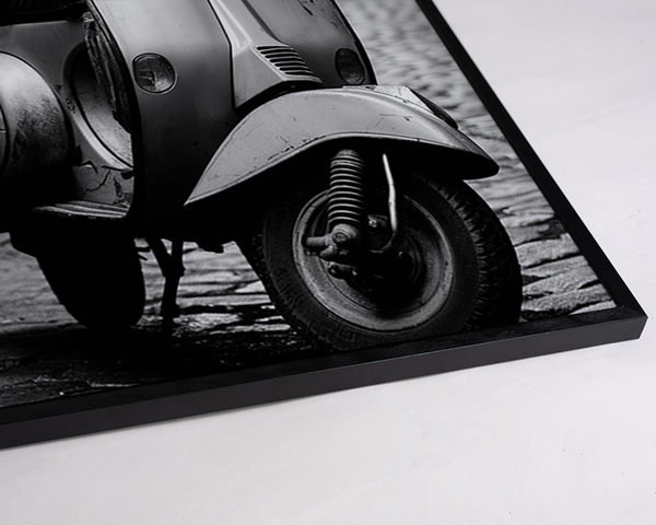 Liv Corday Vespa Motorino