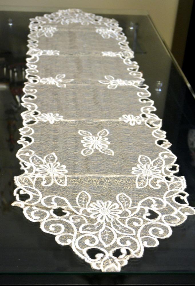 Lixra Classic White Floral Table Runner