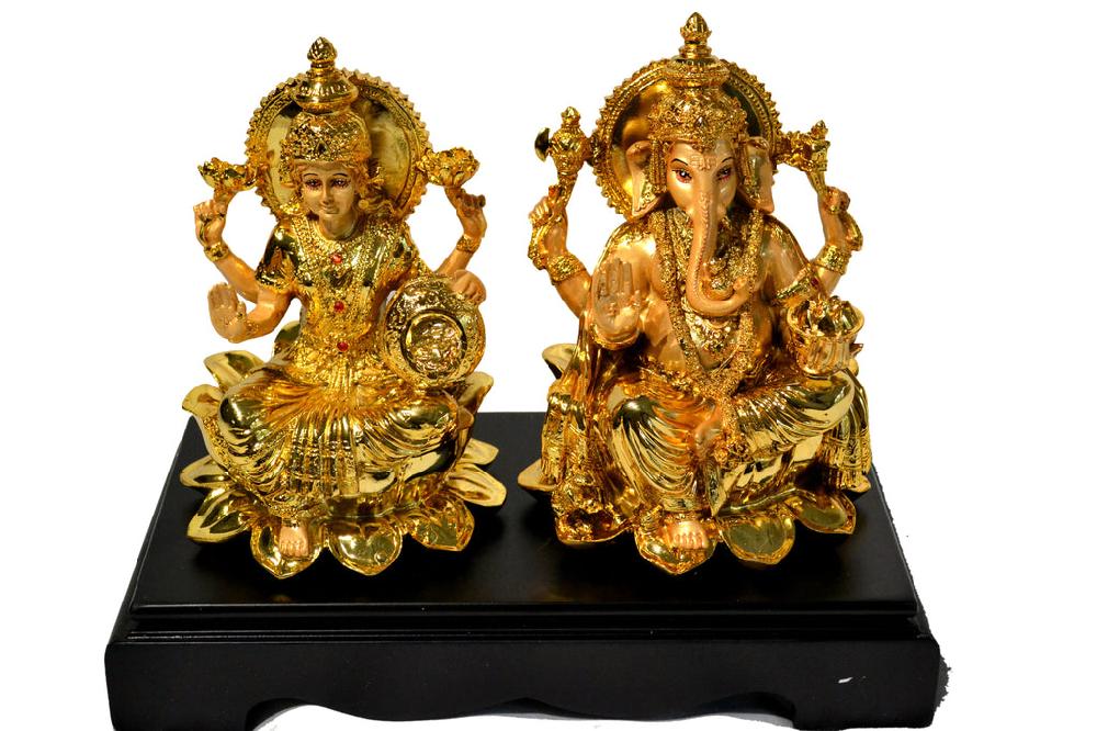 lixra Gold Finish Metallic Ornate Showpiece Set