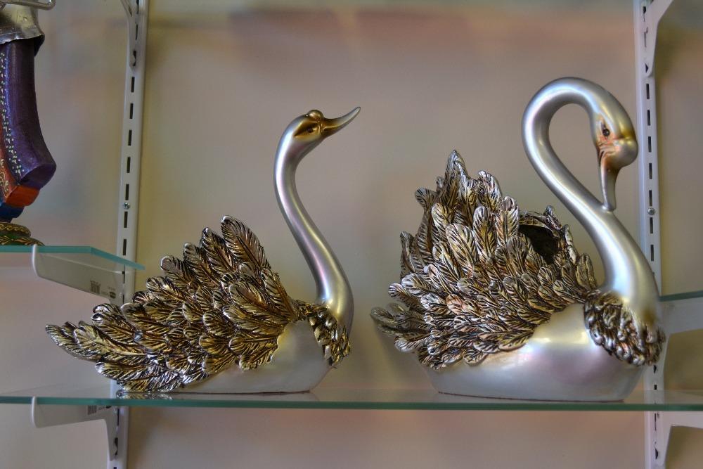 Lixra Modish Style Porcelain Statues