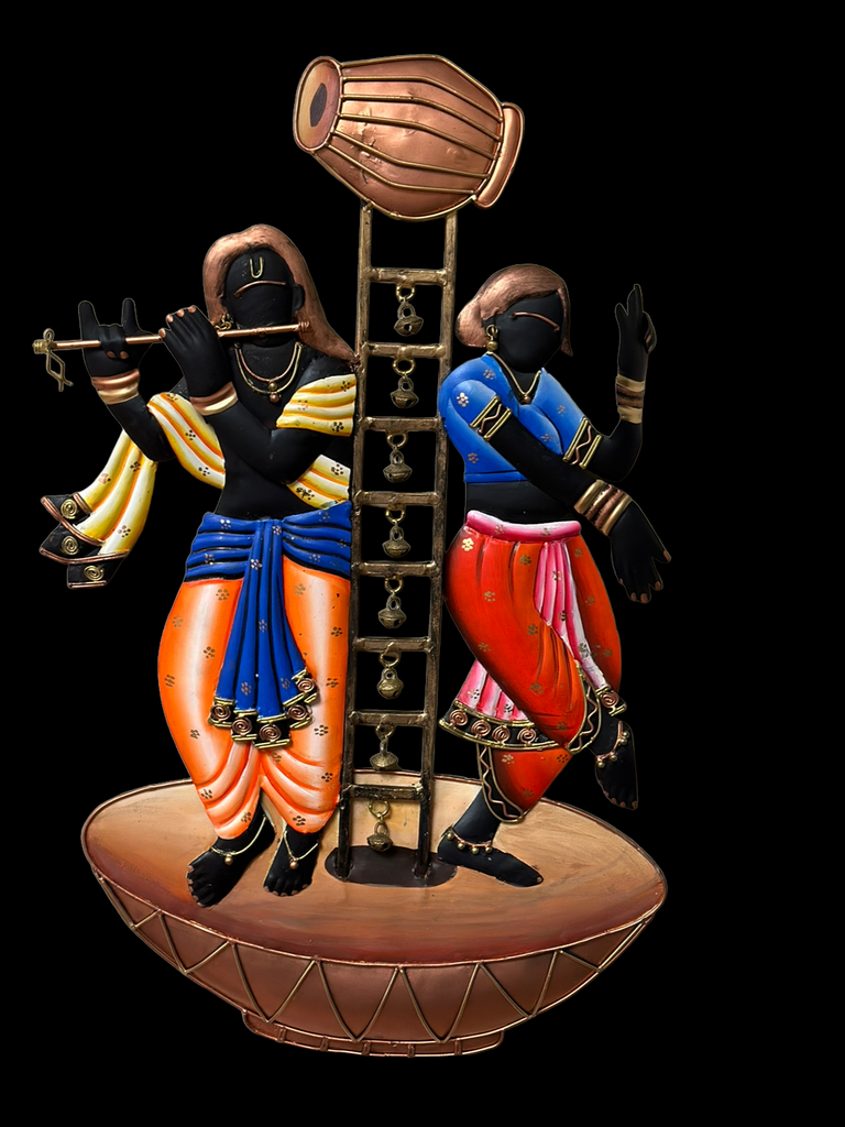 Lixra Traditional Couple On-Drum Wall Hanging