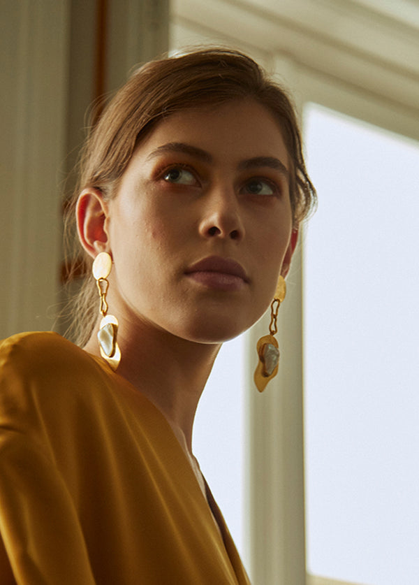 Liya CHAINED PEARLETTE EARRINGS