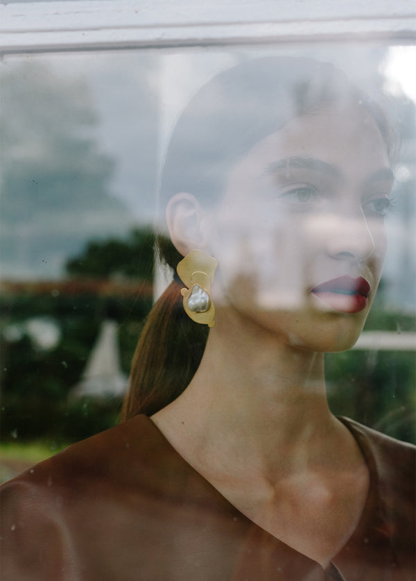 Liya OYSTER EARRINGS