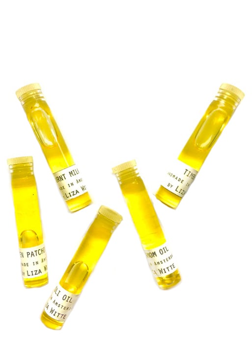 liza witte Body Oil Samples