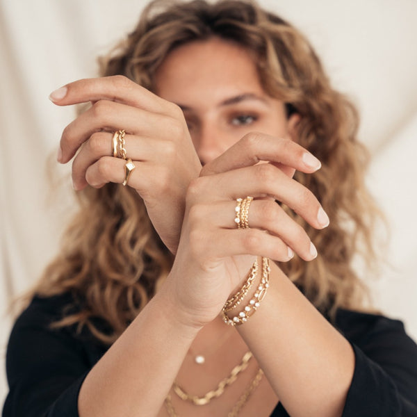 Lizzie Mandler Mini Knife Edge Chain Ring