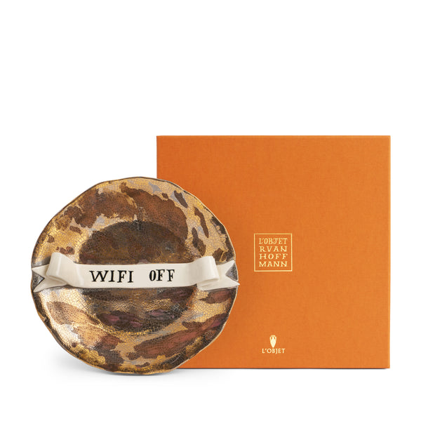 L'objet Ruan Hoffmann Plate With Ribbon Wifi Off