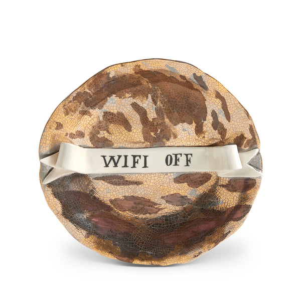 l'objet Ruan Hoffmann Plate with Ribbon Wifi Off