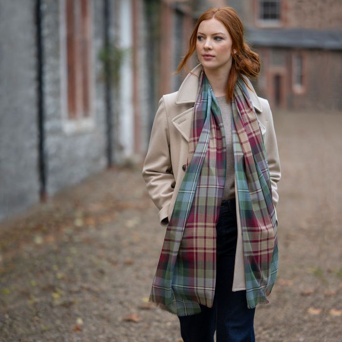 Lochcarron Of Scotland Alba Auld Scotland Extra Fine Merino Tartan Stole