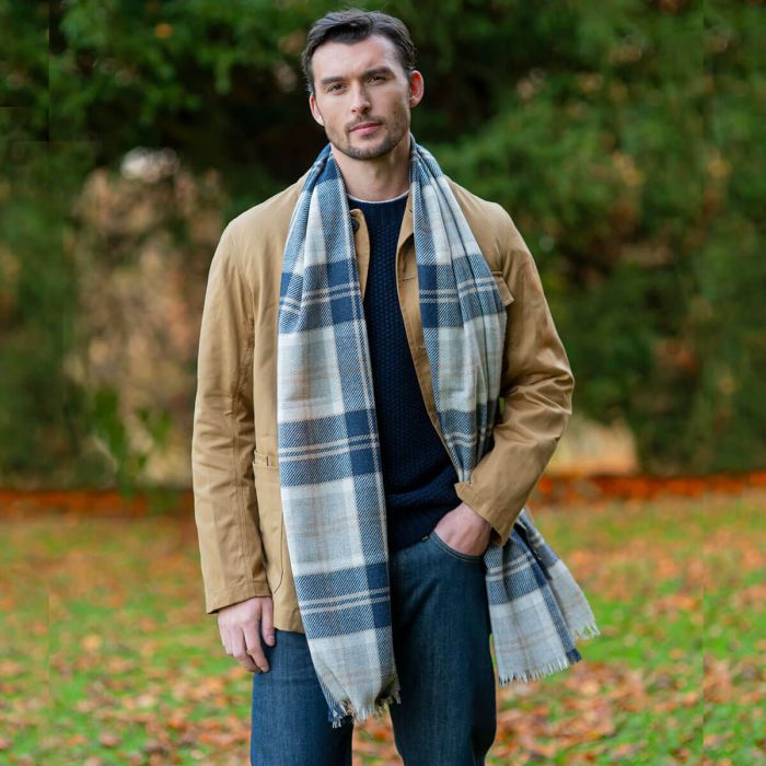 Lochcarron Of Scotland Brock Bannockbane Grey Luxury Fine Wool Scarf