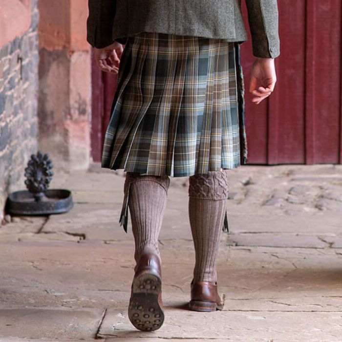 Lochcarron Of Scotland Mens Traditional 8 Yard Braeriach Medium Weight Kilt