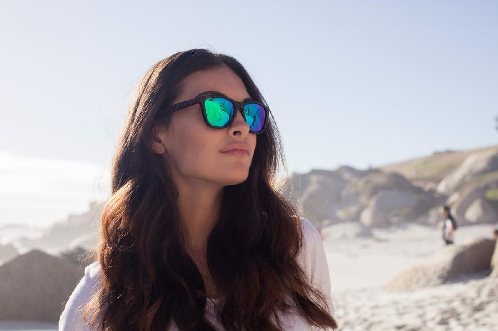 Locs Brune Turtle Wayfarer Style Solbriller – Blågrønne Spejlglas