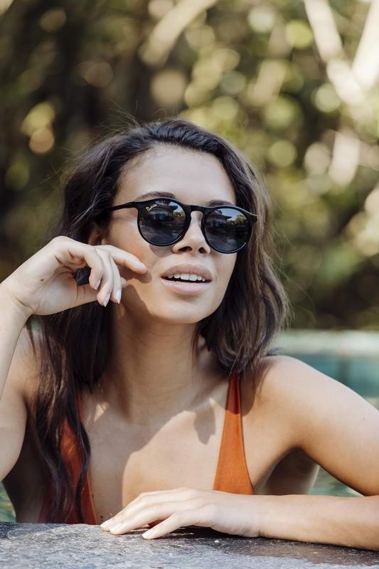 Locs Capraia Arilla – Sort Stel Og Mørke Glas