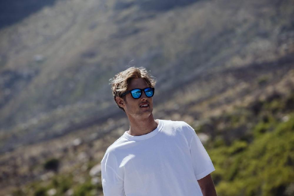 Locs Capraia Durella – Sort Stel Og Blå Spejlglas