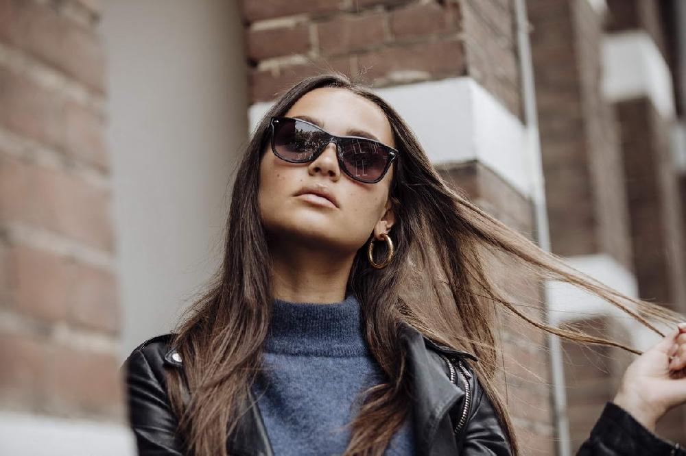 Locs Sorte Plate Wayfarer Solbriller – Mørkt Glas