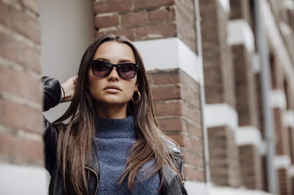 Locs Sorte Plate Wayfarer Solbriller – Mørkt Glas