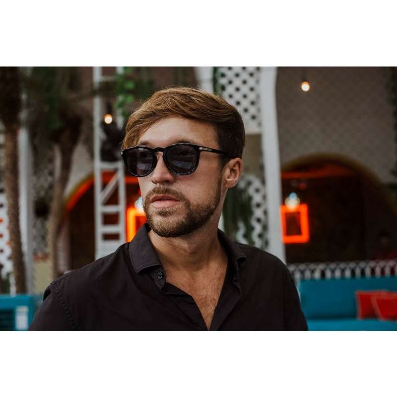 Locs Runde Sorte Solbriller Med Metal Detalje – Mørke Glas